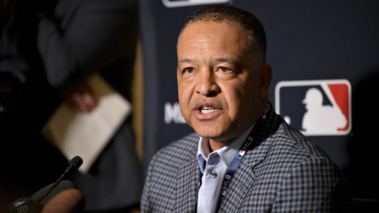 Dodgers expected to discuss extension with Dave Roberts