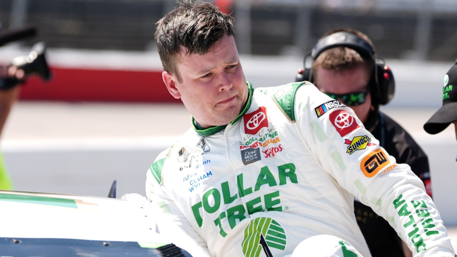 Video shows massive fire break out in Erik Jones’ Bristol pit box, envelop tire changer