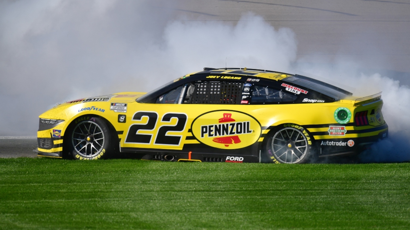 Clint Bowyer, Kevin Harvick break down the wreck between Joey Logano, Ricky Stenhouse Jr.