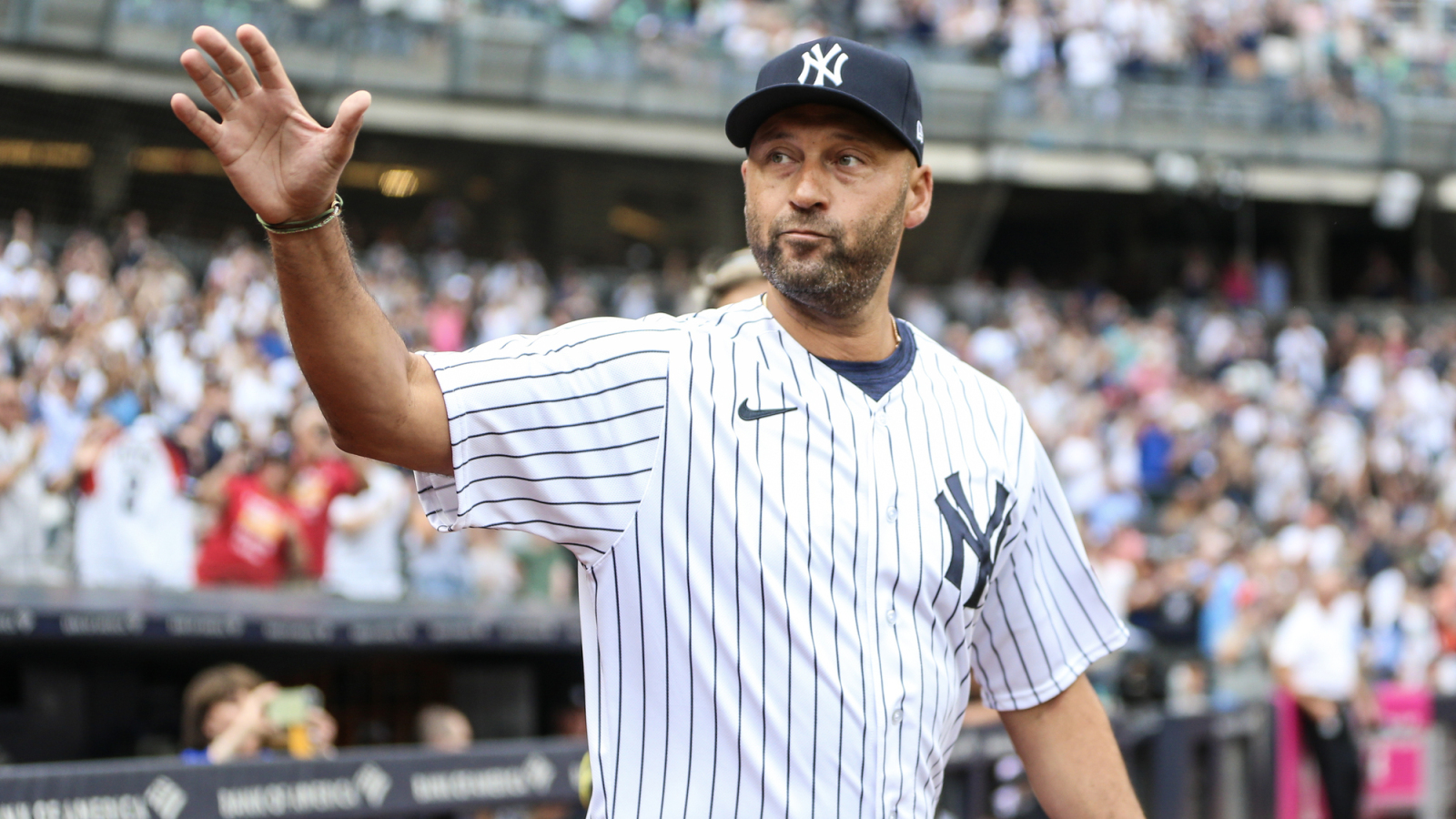 Derek Jeter offers defense of Aaron Boone amid Yankees' slump