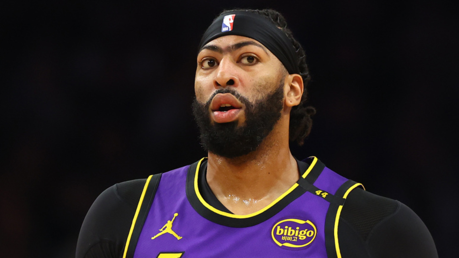 Anthony Davis' injury puts Lakers in tough position