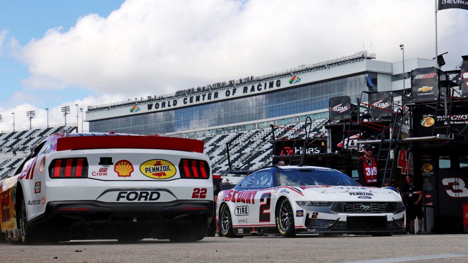 Chase Briscoe wins Daytona 500 pole award, Austin Cindric on front row