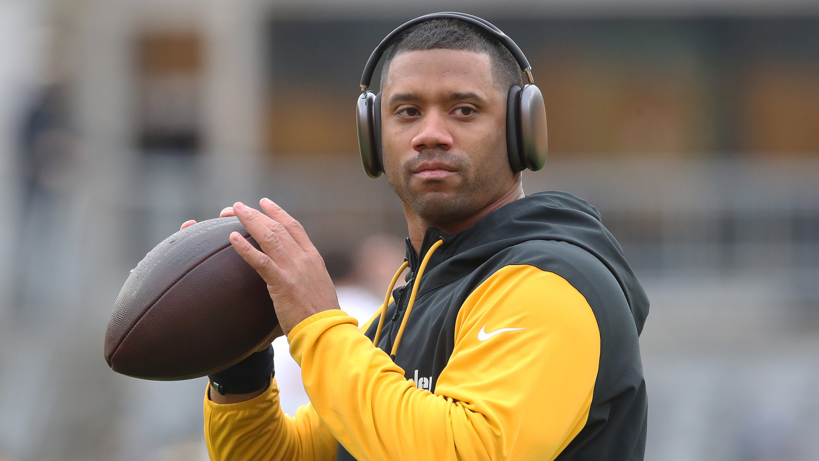 Insider explains why Steelers haven't yet re-signed Russell Wilson amid Aaron Rodgers uncertainty