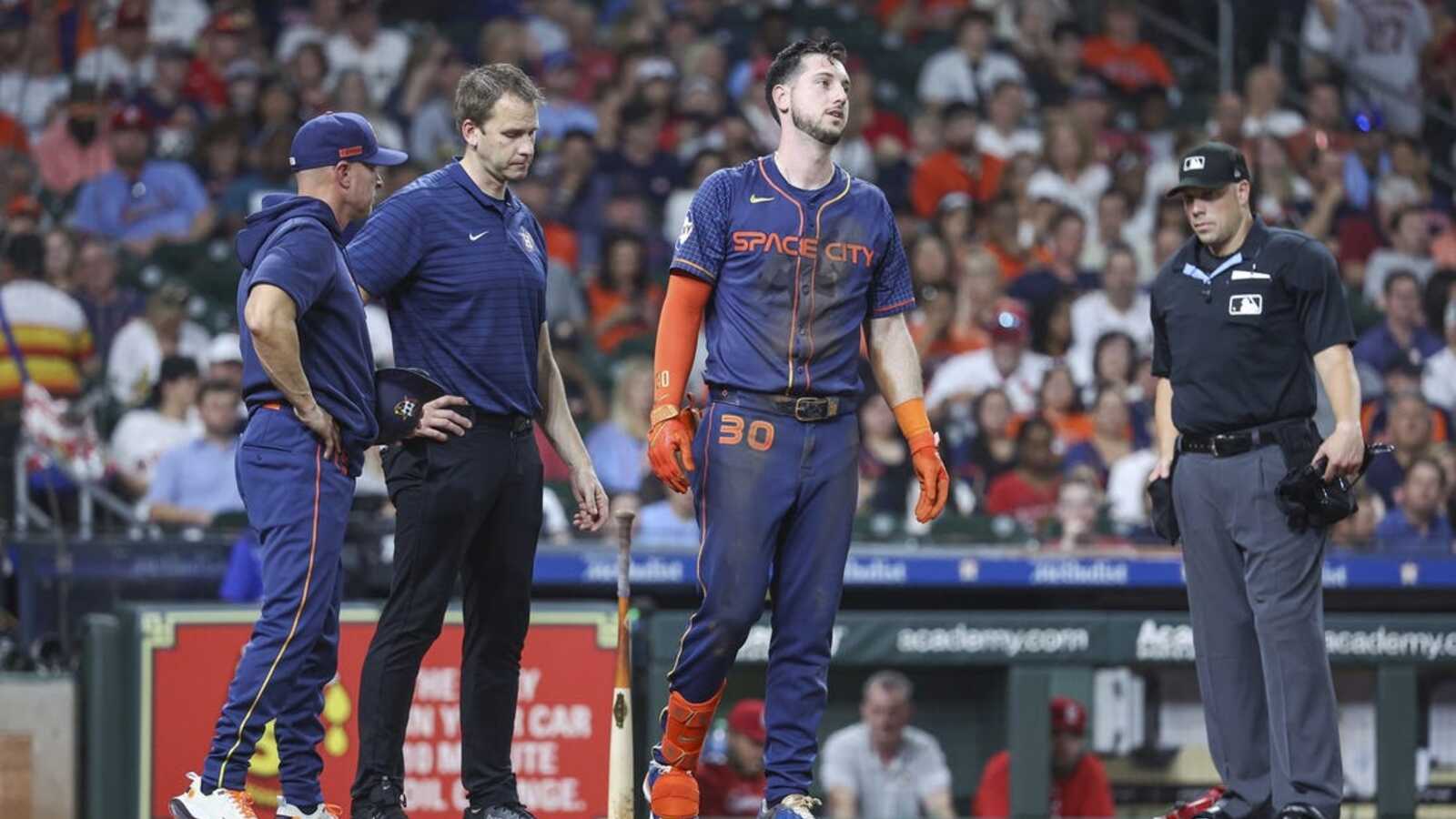 Astros OF Kyle Tucker leaves game after foul off of leg | Yardbarker