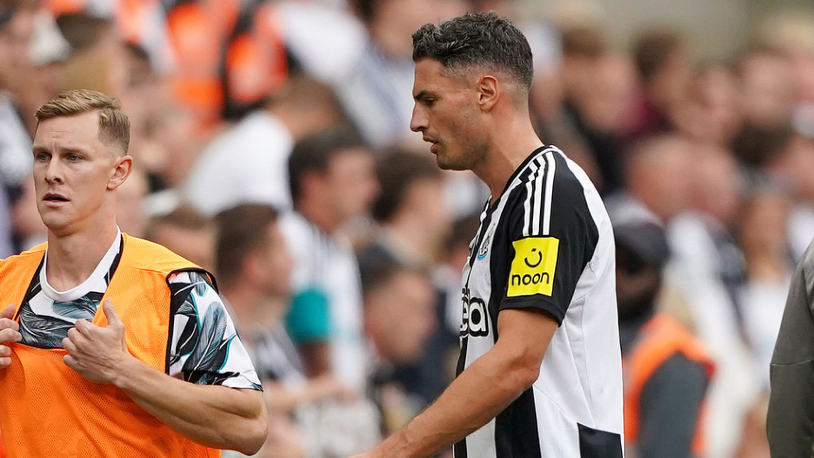 Ver: Fabian Schar del Newcastle recibe tarjeta roja tras altercado ...